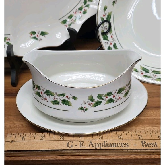 Home for the Holidays Soup Pasta Bowl Set of 4(OR 3) Christmas Holly Gold Rim 8" - Picture 8 of 14